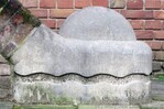 Borstwering, kunstig vormgegeven object op straatniveau.
<br/>
Gert-Jan Lobbes, 2015